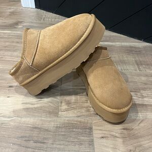 Cushionare platform clog/slipper - like new